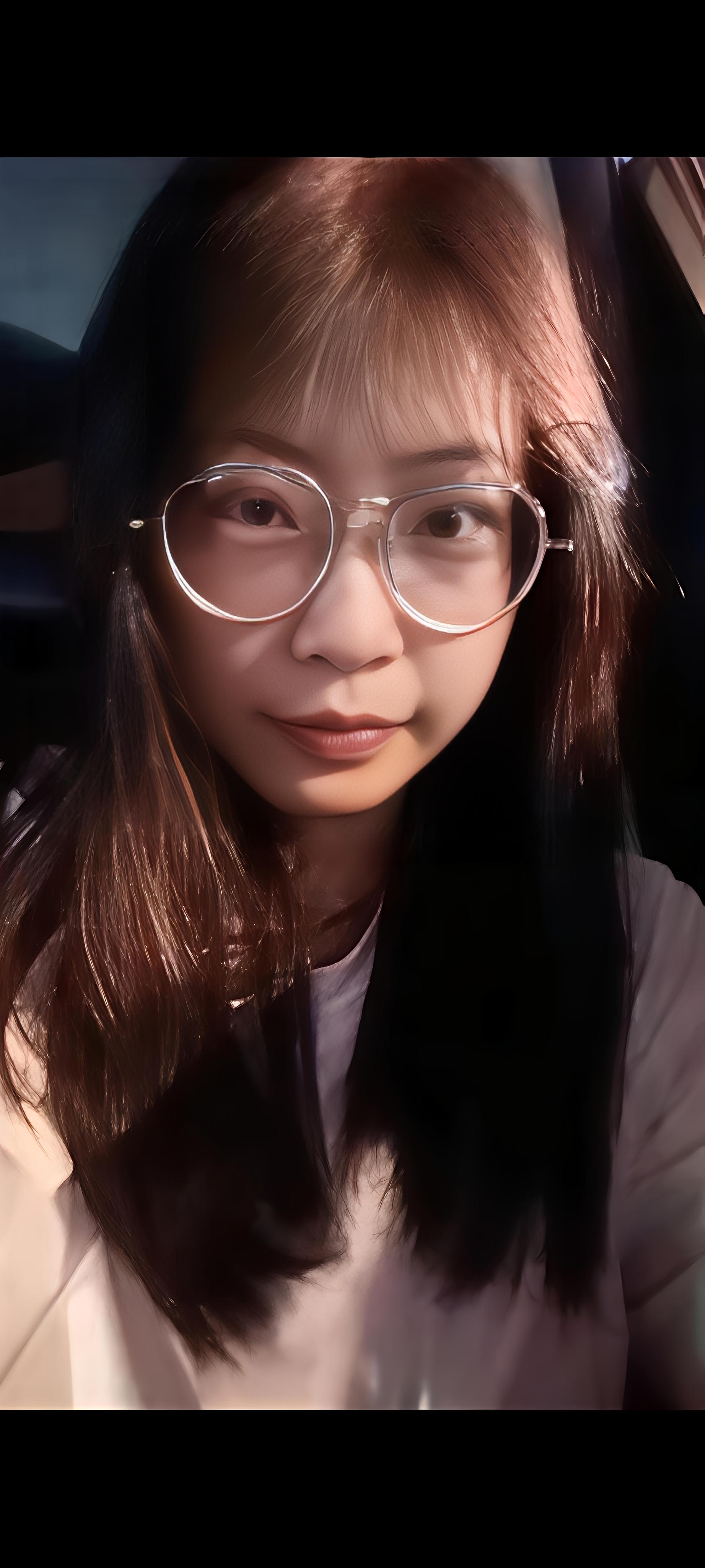 陈俊菲：裙摆下的秘密